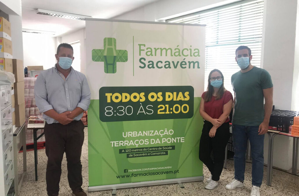 DOAÇÃO DE ALIMENTOS PARA FAMÍLIAS CARENCIADAS | FARMÁCIA DE SACAVÉM